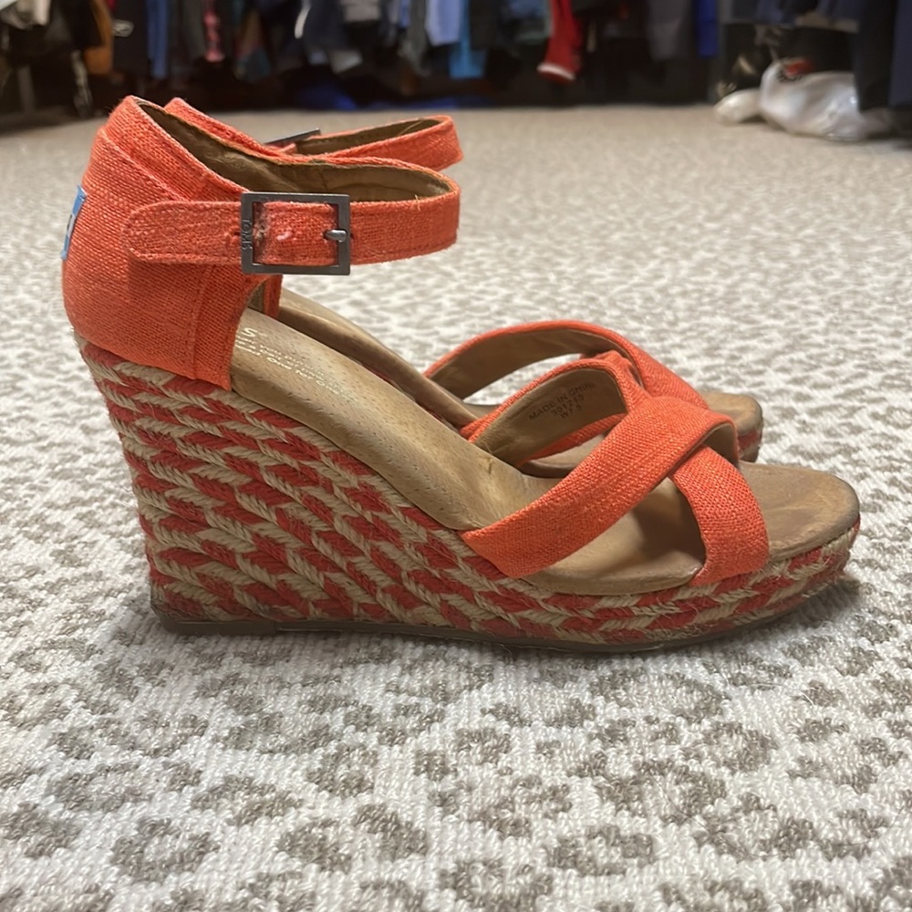 Toms Espadrille Wedge Sandals orange size 7.5